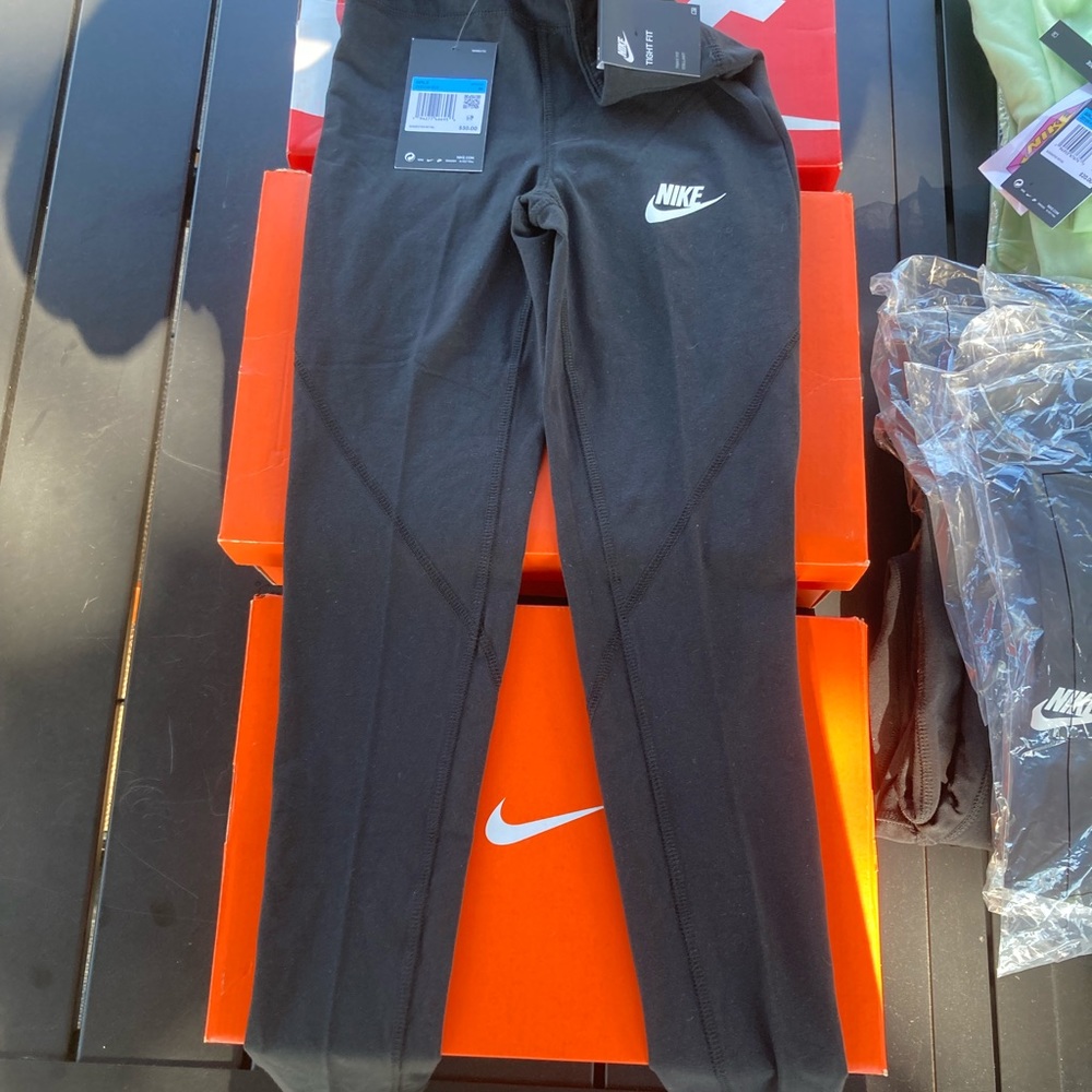 GIRLS (M), “TIGHT FIT” Leggings in (BLACK)